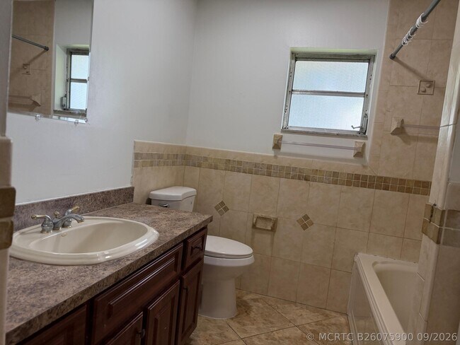 Building Photo - 2040 Trinidad Ct