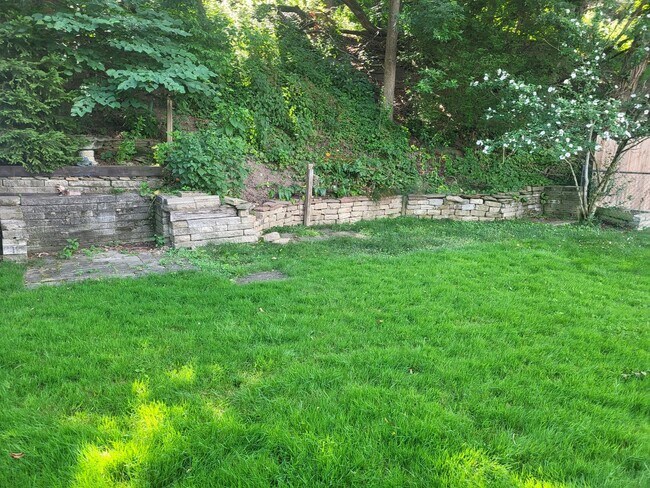 Building Photo - 3 bedroom, 1.5 bath ranch in Penn Hills!