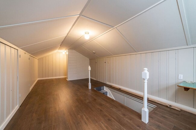 Building Photo - 172-172 NE Juniper St