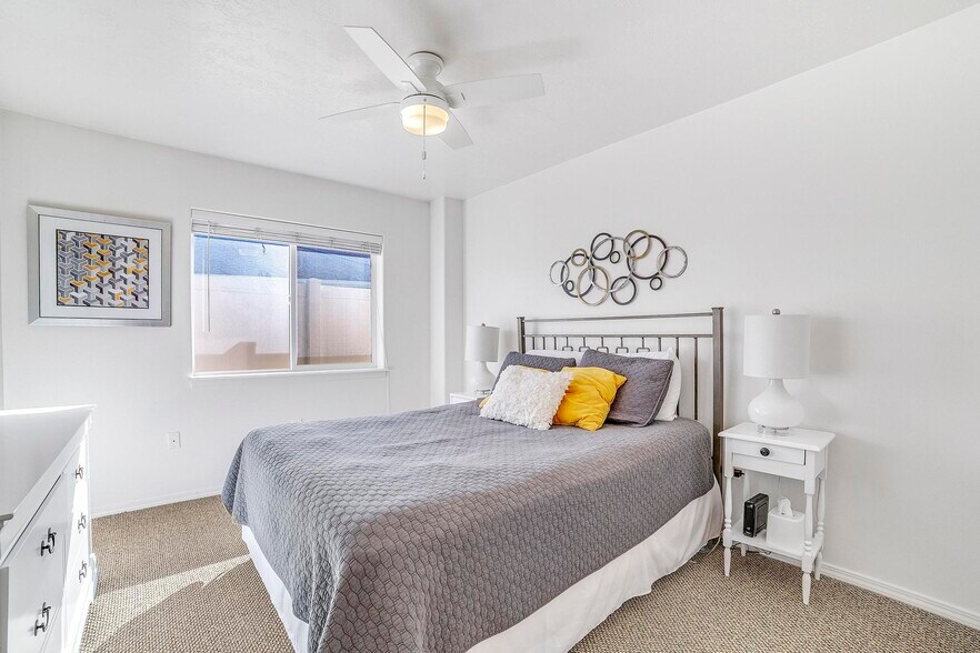 Building Photo - 209 Long Island Ave