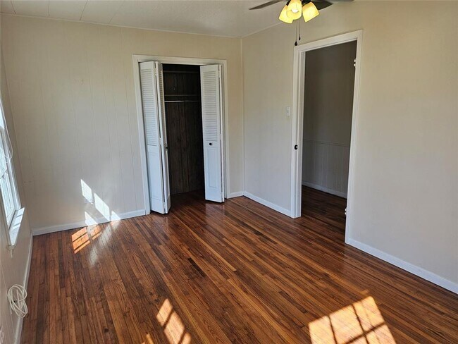 Building Photo - 503 W 12th St