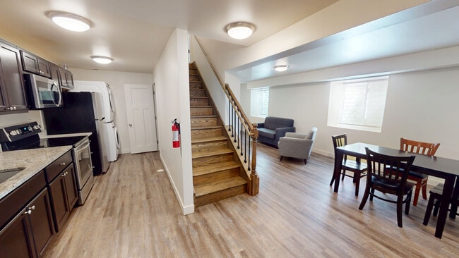 Unit 1 - 1104 S Forest Ave