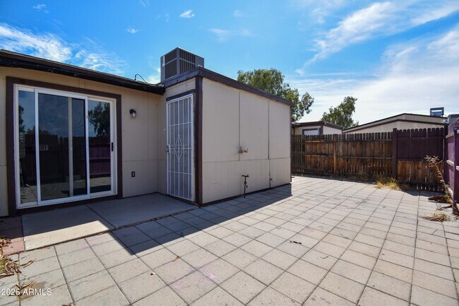 Building Photo - 3120 N 67th Ln