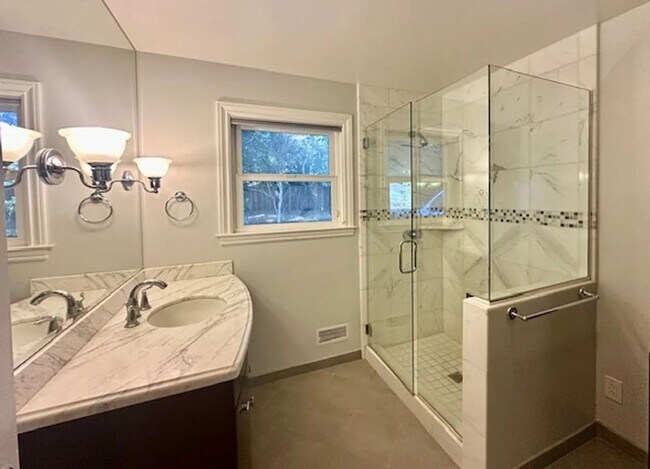Building Photo - Beautiful 5 Bedroom, 3 Bathroom Home in the Golden Triangle of Saratoga