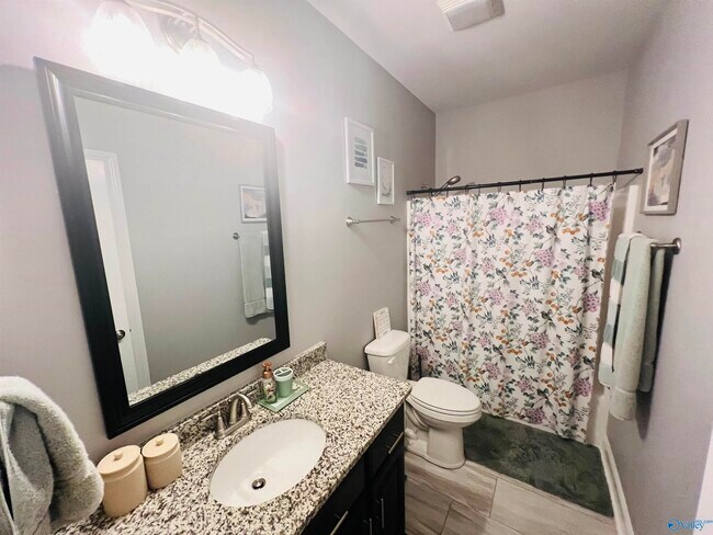 Building Photo - 17123 Stonegate Dr