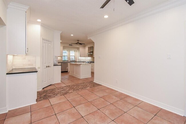Building Photo - 807 Herdsman Dr