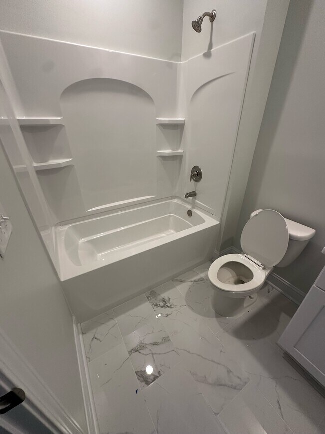 Building Photo - 405 Apple Ln