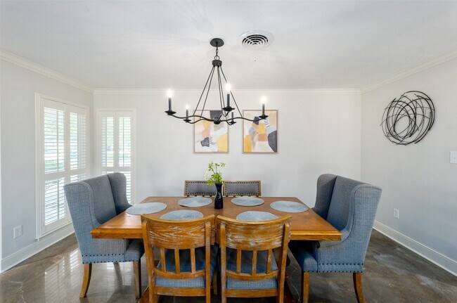 Building Photo - 9330 Meadowbriar Ln