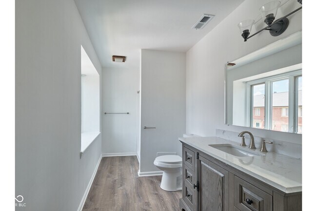 Building Photo - 8511 Canterbury Square W