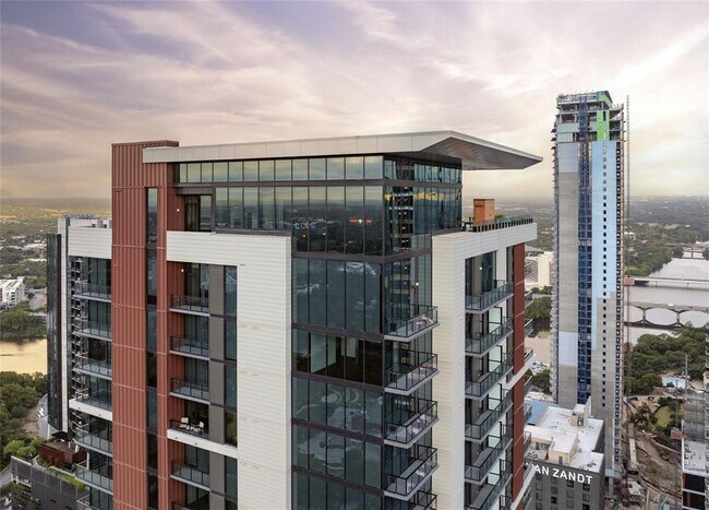 Building Photo - 84 East Ave