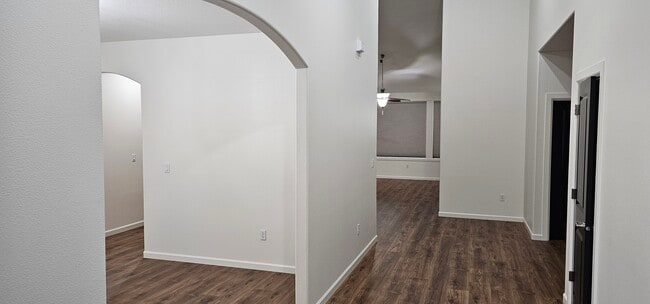 Building Photo - 9610 NE 102nd St