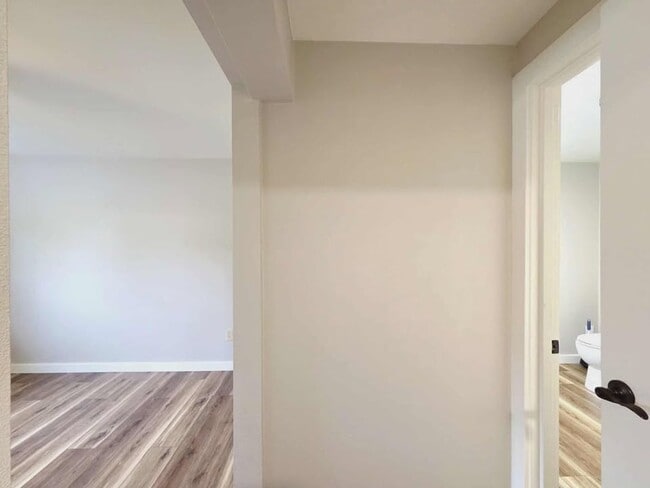 Building Photo - **Gorgeous Renovated 3 Bed 2.5 Bath Duplex...