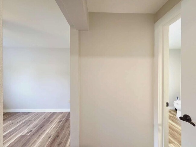 Building Photo - **Gorgeous Renovated 3 Bed 2.5 Bath Duplex FOR RENT**