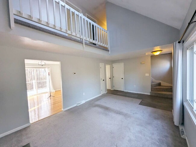 Building Photo - Stunning 2BR Townhome with Private Deck