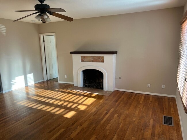 Building Photo - 3 Bedroom Home