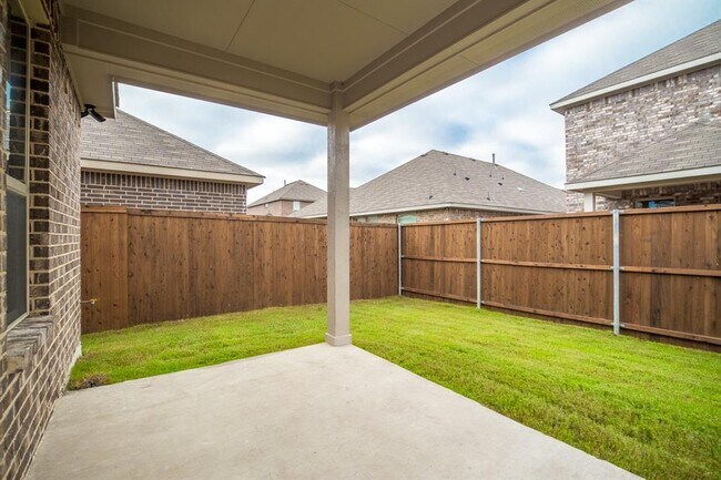 Building Photo - 7633 Spring Dr