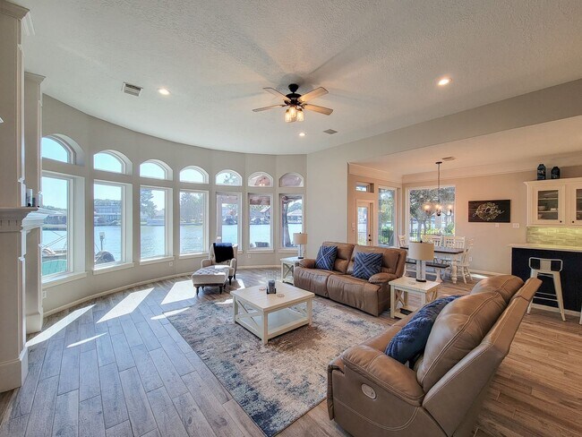 Building Photo - Beautifully designed waterfront property w...