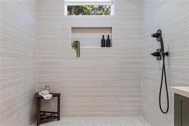 Building Photo - 3183 Zion St