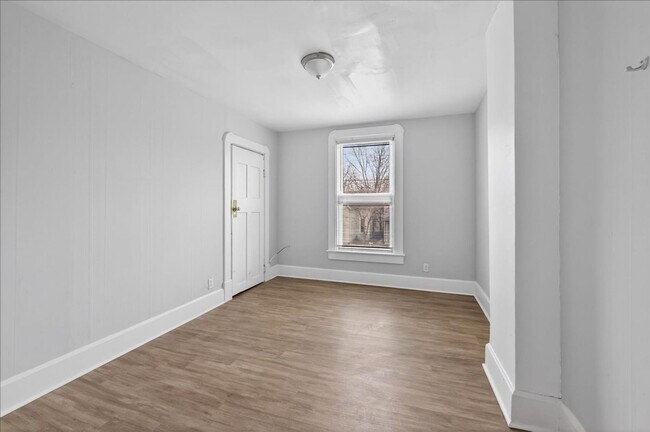 Building Photo - 1135 S Richland St