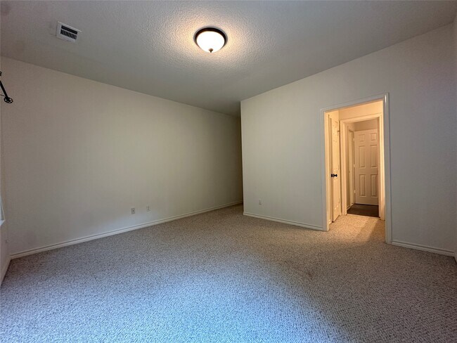Building Photo - 3206 Oakland Dr