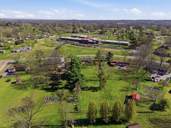 Building Photo - 2820 Donna Hill Dr