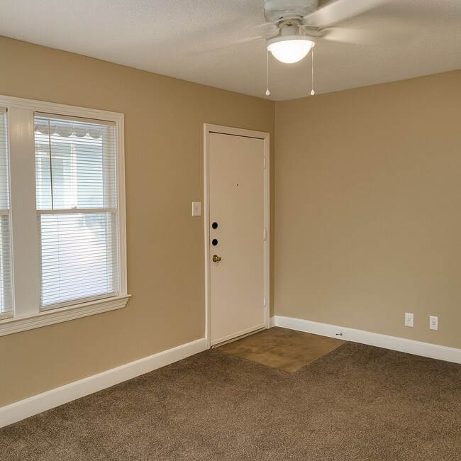 Building Photo - 110 E 30th St