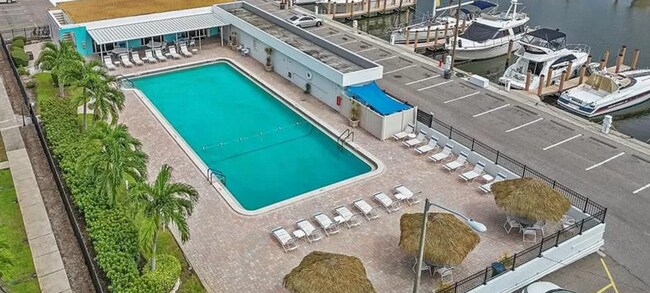 Building Photo - Updated 1 Bed/1.5 Bath Near the Beach! Great Amenities