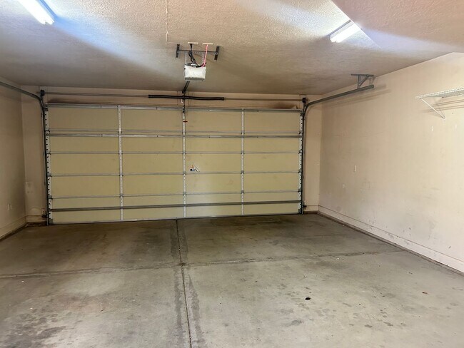 Building Photo - La Verkin Charm!