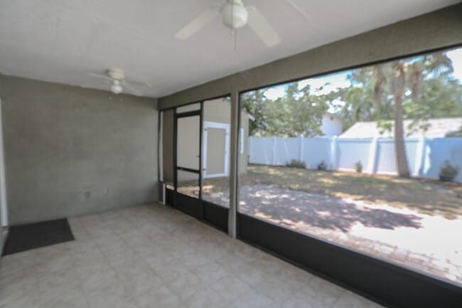 Building Photo - 3 bedroom, 2.5 bathroom home is in a highly sought-after neighborhood in the heart of South Tampa...