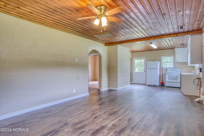Building Photo - 705 Riggs Rd