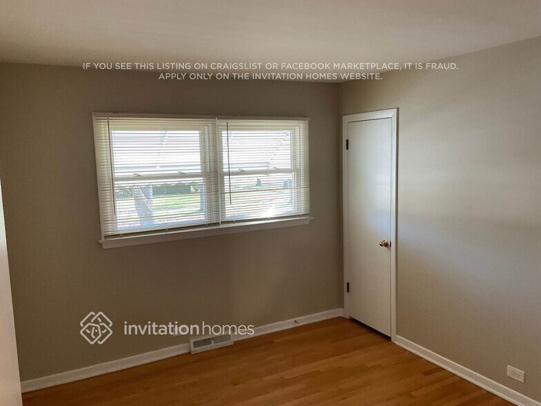 Building Photo - 404 S Crestwood Ln