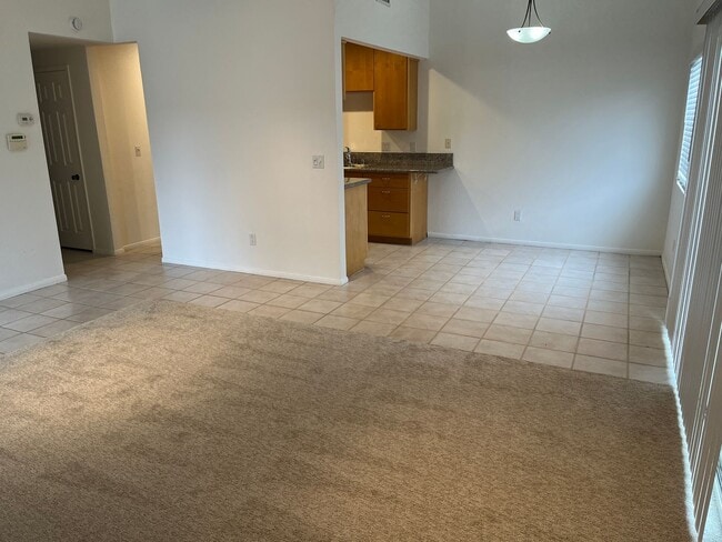 Building Photo - 2 Bedroom, Single Story Condo With A/C!