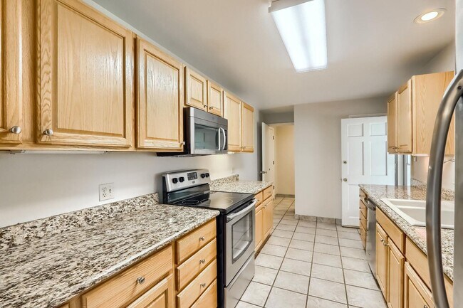 Building Photo - 2 Bedroom single family home in Denver
