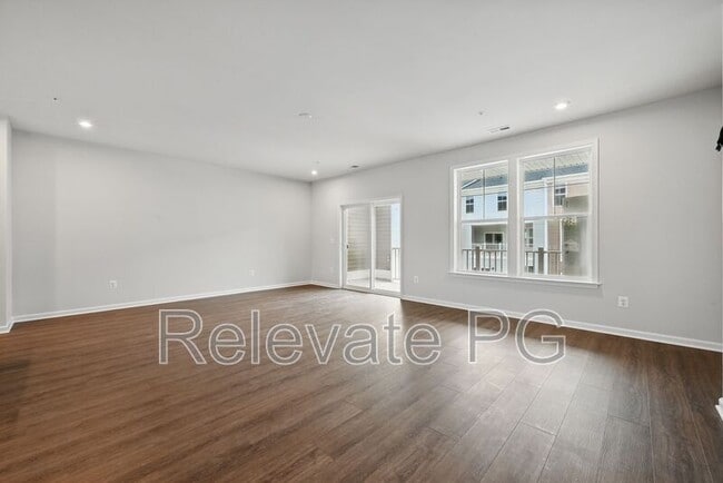 Building Photo - 636 Brookwood Glen Terrace