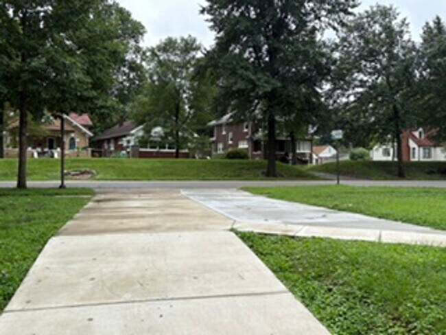 Building Photo - Beautiful 4 Bedroom 1 Bathroom Home