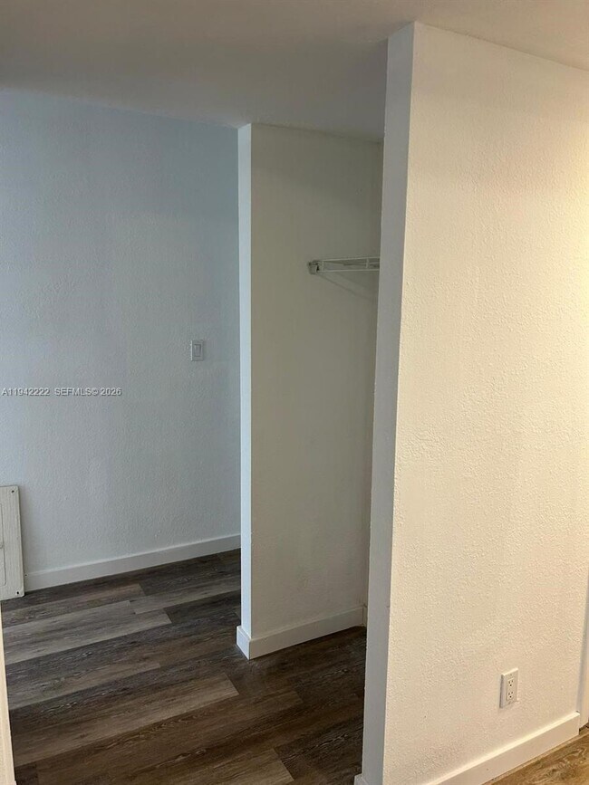 Building Photo - 500 NE 12th Ave