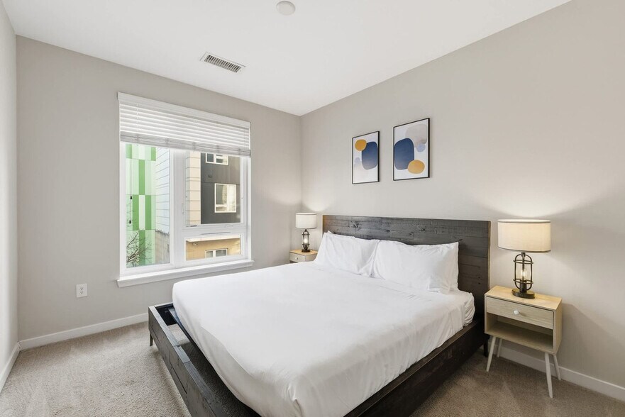 Building Photo - 421 E Market St