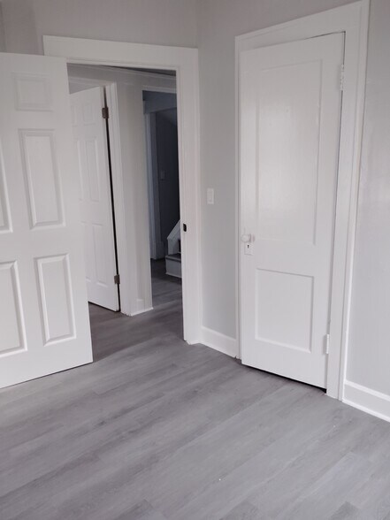 Primary Photo - 2215 Hood Ave