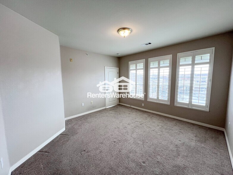 Building Photo - 10176 Park Meadows Dr