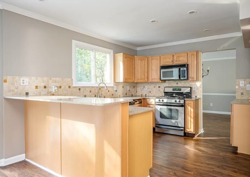 Building Photo - 10420 Meadow Crest Ln