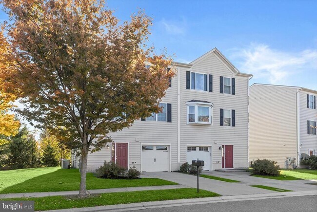 Building Photo - 1 Karendale Ct