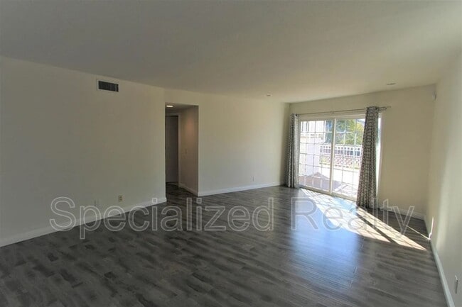 Building Photo - 3694 Berwick Dr