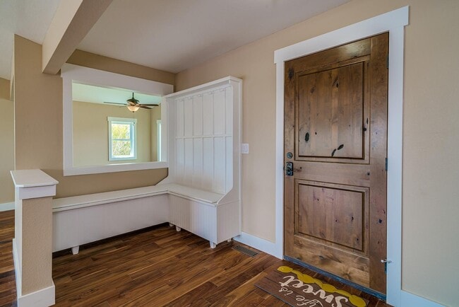 Building Photo - 7140 Buckhorn Ln