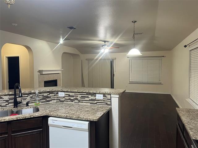 Building Photo - 6949 Sylvan Meadows Dr