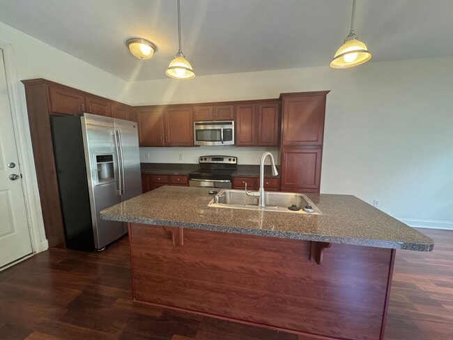 Building Photo - 581 Beehler Dr