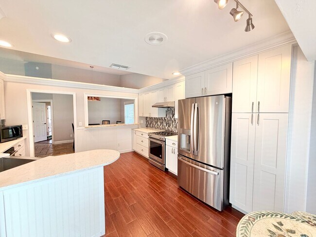 Building Photo - ** BERKSHIRE LAKES ** 3 BED / 2 BATH - SINGLE FAMILY - POOL HOME - GREAT LOCATION! - ANNUAL RENTAL