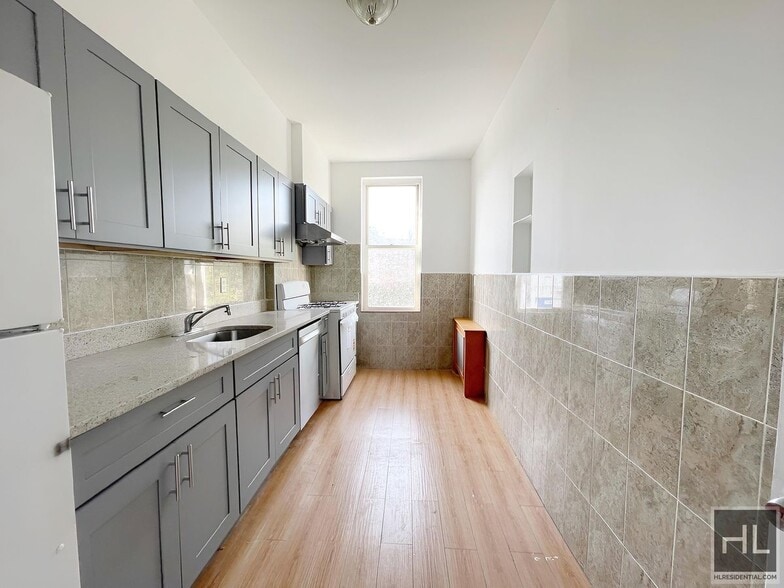 Building Photo - 3 AVENUE