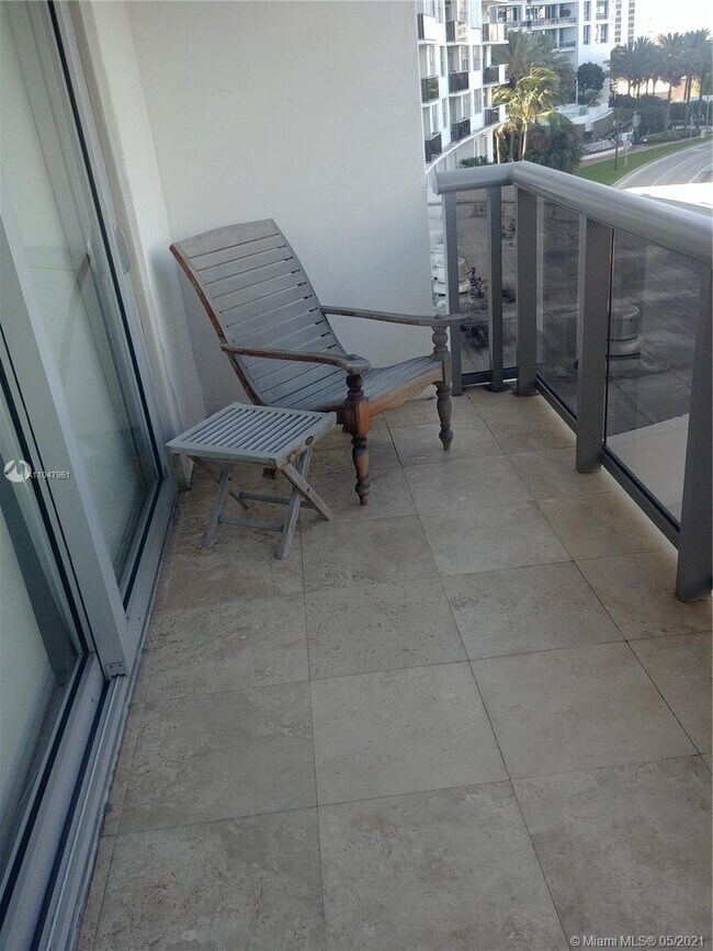 Building Photo - 6039 Collins Ave