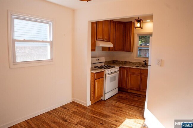 Building Photo - 58 Elm St