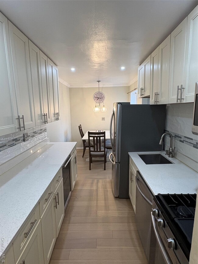 Building Photo - 305 Sixth Ave